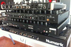 pile-of-DJ-controllers-USB