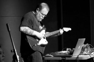 Toaster-Todd-Elliott-Bio-Photo-Music-Live1