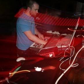 Eomac playing a live set